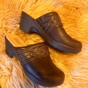 Brown Croft & Barrow Women's Clogs